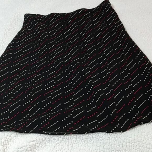 Express Chiffon Skirt – Geometric Dot – Pull-On – Black Lined - Picture 10 of 11